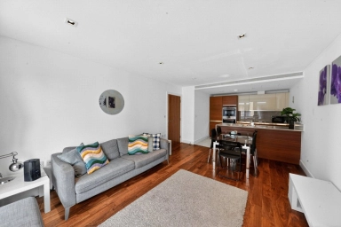 Kew Bridge Road, Brentford - TW8 view 18