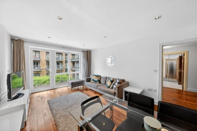 Kew Bridge Road, Brentford - TW8 view 16