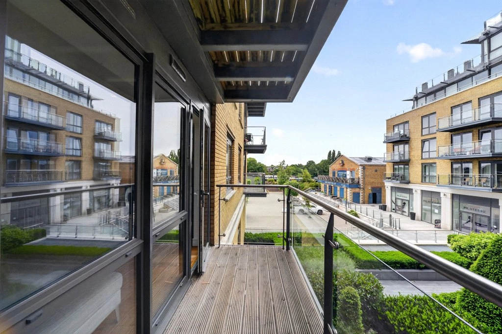 2 bedrooms apartments/flats for sale in Kew Bridge Road, Brentford - TW8 view 14