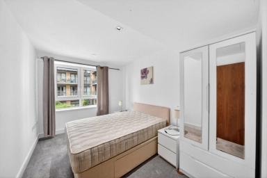 Kew Bridge Road, Brentford - TW8 view 11