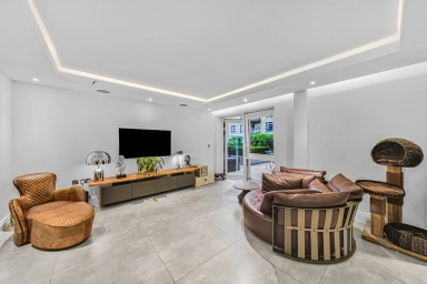 Regatta Lane, Hammersmith - W6 view 12