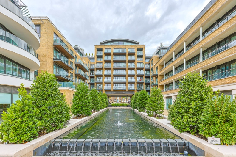 2 bedrooms apartments/flats to sale in Kew Bridge Road, Brentford-image 13