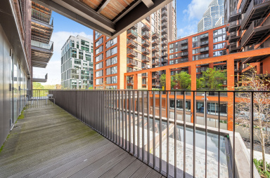 Viaduct Gardens, Nine Elms SW11 image 2