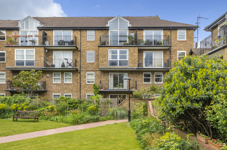 3 bedrooms apartments/flats to sale in Battersea Bridge Road, Battersea-image 1
