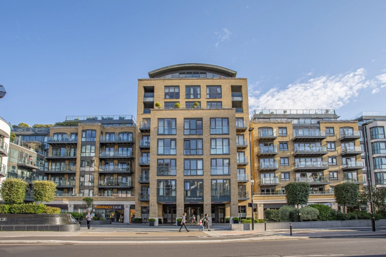 1 bedroom apartments/flats to sale in Kew Bridge Road, Brentford-image 1
