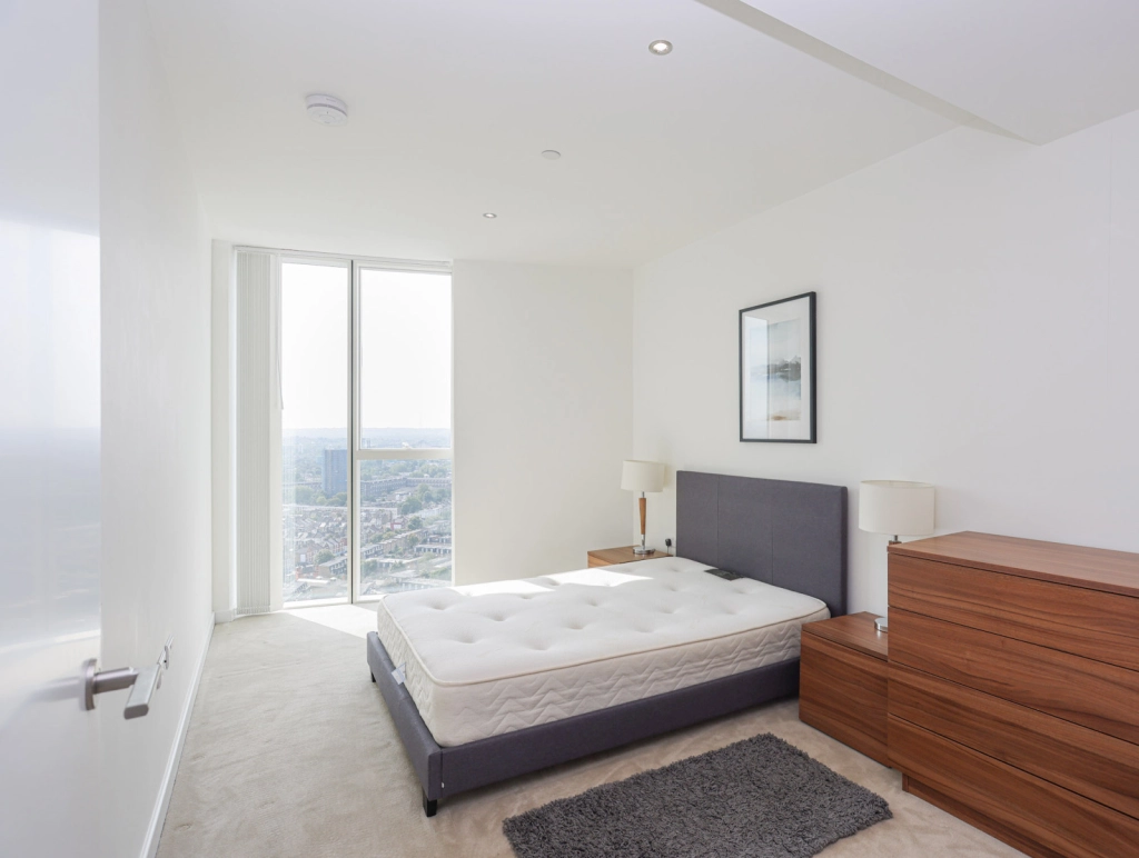 1 bedroom apartments/flats for sale in Wandsworth Road, Lambeth - SW8 view 5
