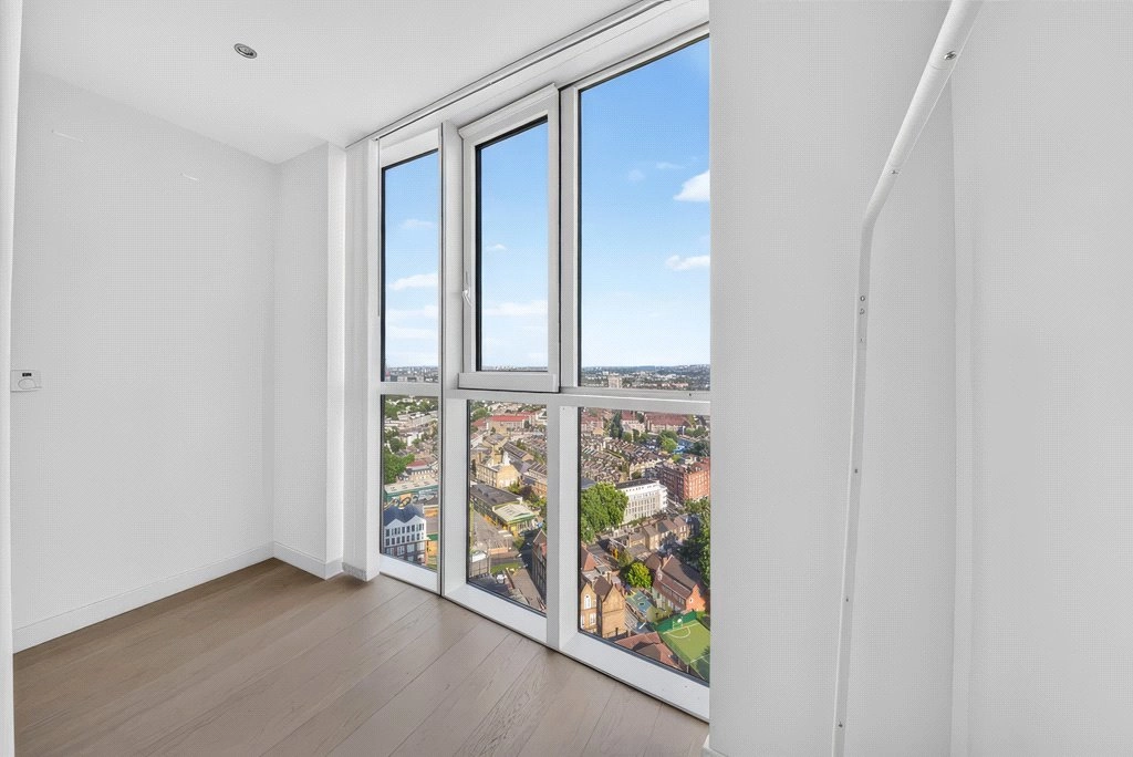 1 bedroom apartments/flats for sale in Wandsworth Road, Lambeth - SW8 view 5