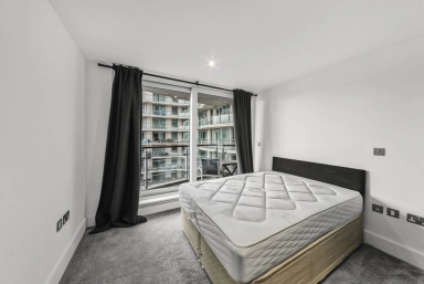 St. George Wharf, Vauxhall - SW8 view 5