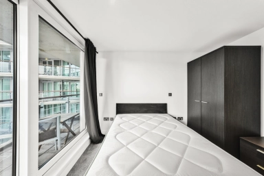 St. George Wharf, Vauxhall - SW8 view 12