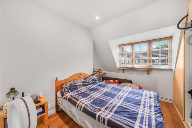 Riverside Gardens, Hammersmith - W6 view 4