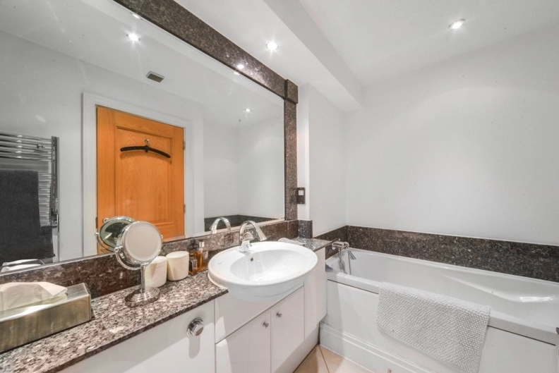 4 bedrooms apartments/flats to sale in The Boulevard, Imperial Wharf-image 18