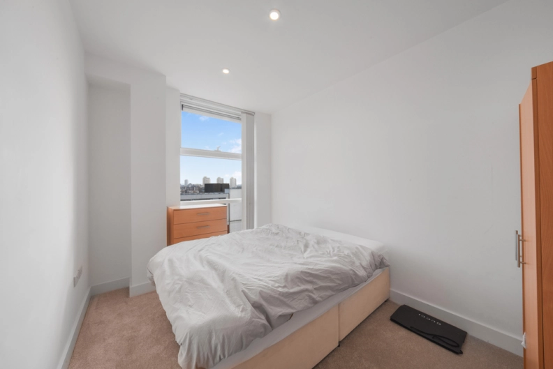 2 bedrooms apartments/flats to sale in Cornell Square, Battersea-image 5