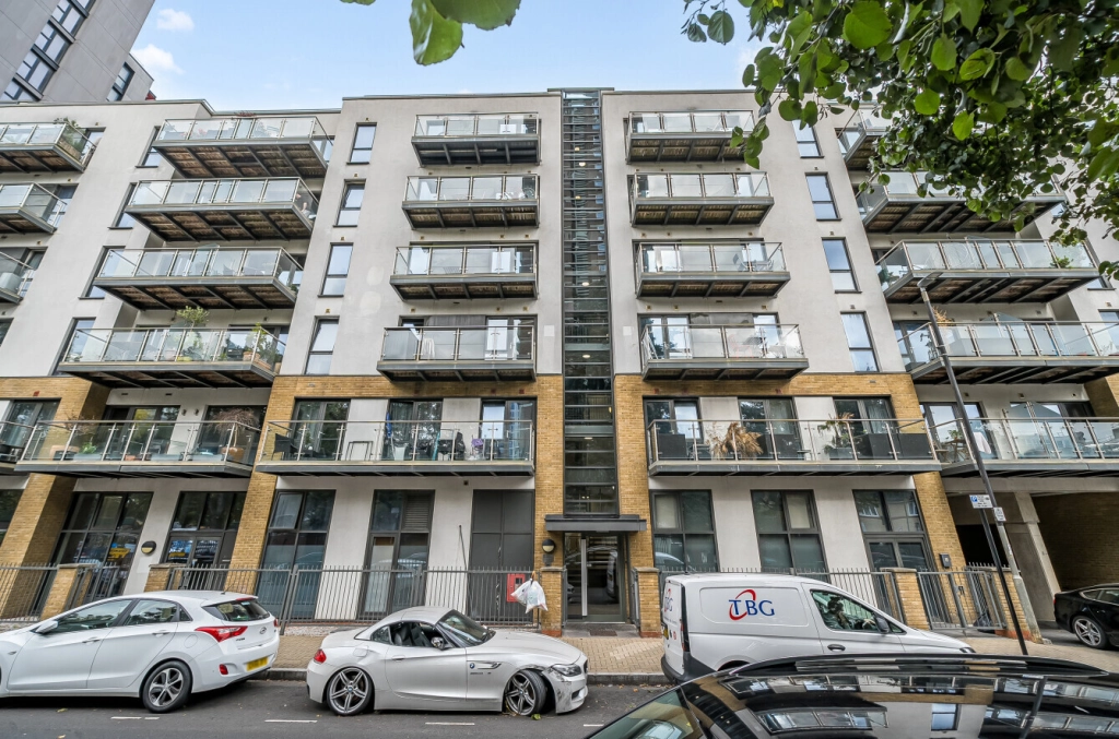 2 bedrooms apartments/flats for sale in Gwynne Road, Clapham Junction - SW11 view 12