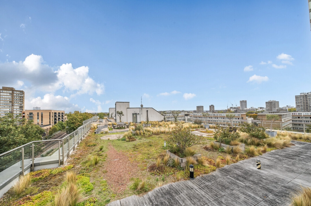 2 bedrooms apartments/flats for sale in Gwynne Road, Clapham Junction - SW11 view 8