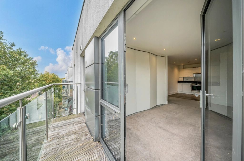 2 bedrooms apartments/flats for sale in Gwynne Road, Clapham Junction - SW11 view 7