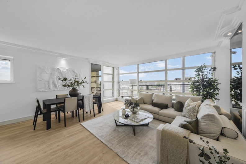 3 bedrooms apartments/flats for sale in Buckingham Palace Road, Chelsea - SW1W view 2