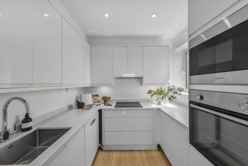 3 bedrooms apartments/flats for sale in Buckingham Palace Road, Chelsea - SW1W view 3