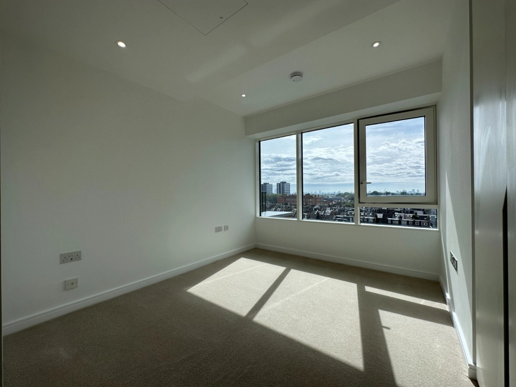 2 bedrooms apartments/flats for sale in Parrs Way, Hammersmith - W6 view 5