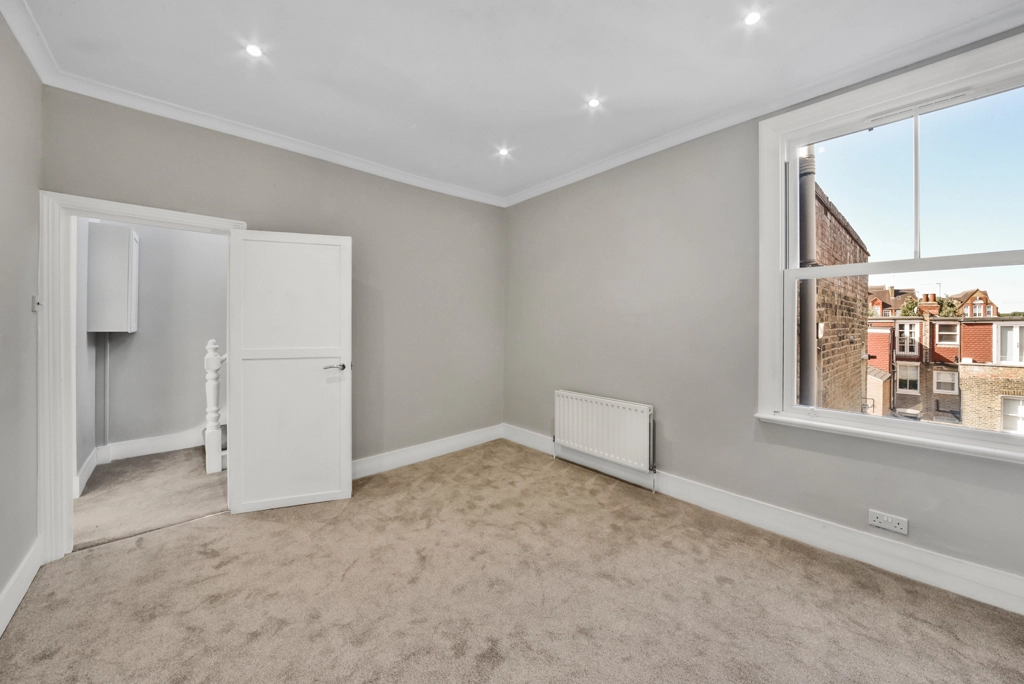 3 bedrooms apartments/flats for sale in Wandsworth Bridge Road, Fulham - SW6 view 4