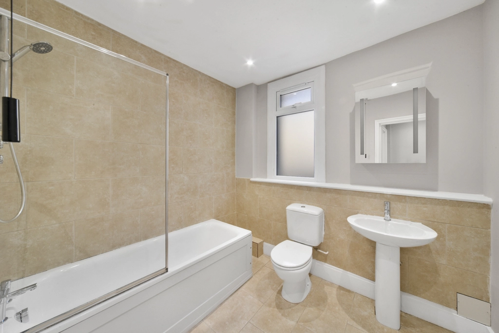 3 bedrooms apartments/flats for sale in Wandsworth Bridge Road, Fulham - SW6 view 6