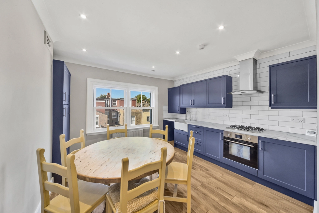 3 bedrooms apartments/flats for sale in Wandsworth Bridge Road, Fulham - SW6 view 3