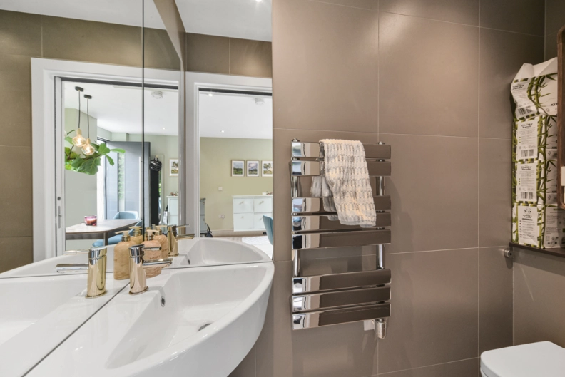 2 bedrooms apartments/flats to sale in Down Place, London-image 15