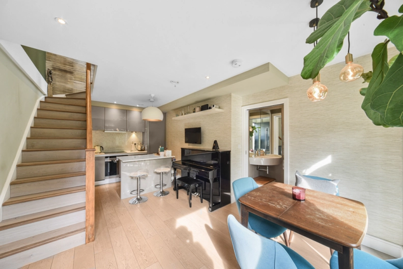 2 bedrooms apartments/flats to sale in Down Place, London-image 9