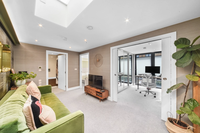 2 bedrooms apartments/flats to sale in Down Place, London-image 11