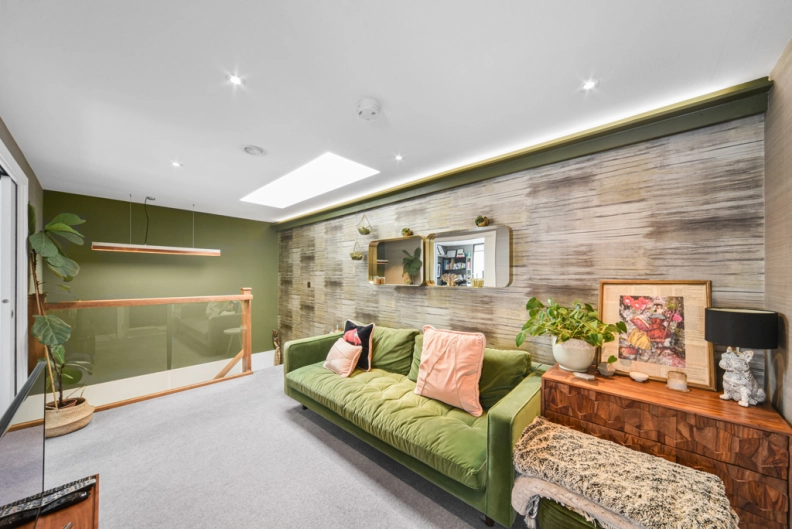 2 bedrooms apartments/flats to sale in Down Place, London-image 4