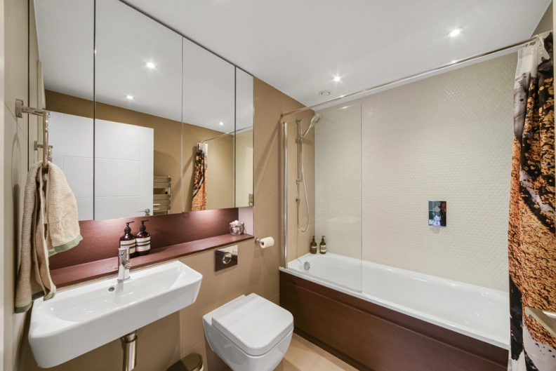 2 bedrooms apartments/flats to sale in Down Place, London-image 6