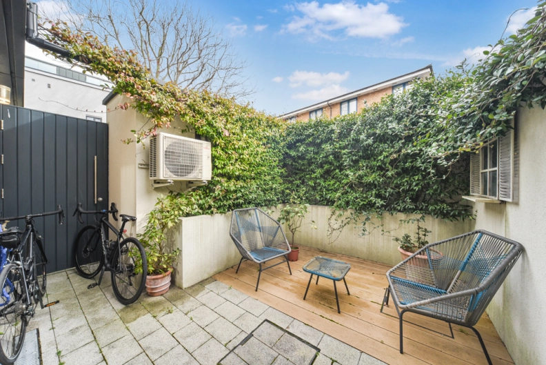 2 bedrooms apartments/flats to sale in Down Place, London-image 7