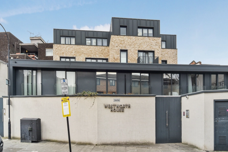 2 bedrooms apartments/flats to sale in Down Place, London-image 8