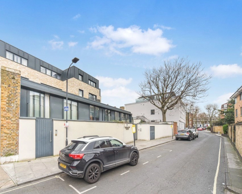 2 bedrooms apartments/flats to sale in Down Place, London-image 2
