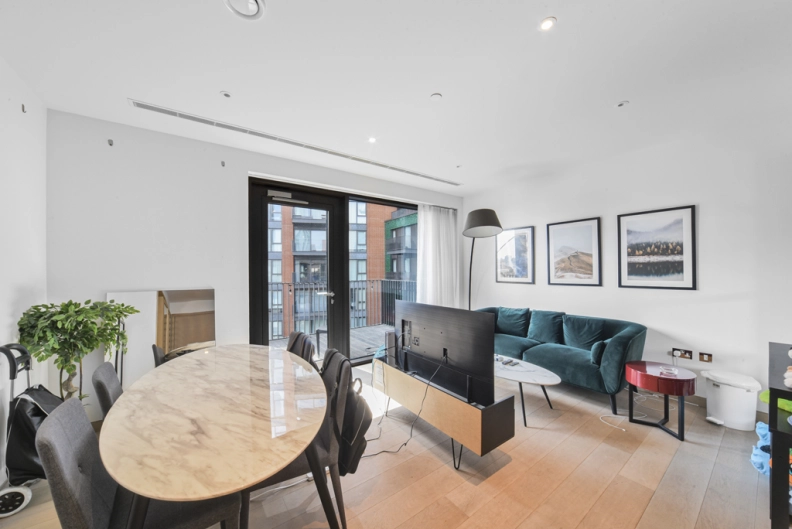 2 bedrooms apartments/flats to sale in Viaduct Gardens, Nine Elms-image 9