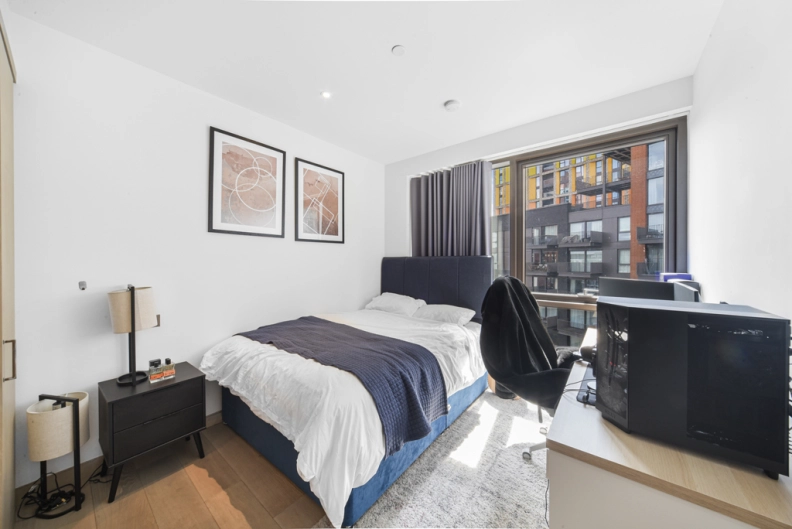 2 bedrooms apartments/flats to sale in Viaduct Gardens, Nine Elms-image 4