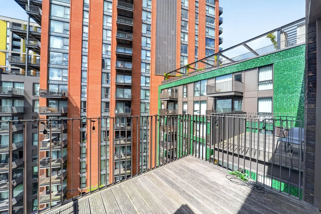 2 bedrooms apartments/flats for sale in Viaduct Gardens, Nine Elms - SW11 view 7
