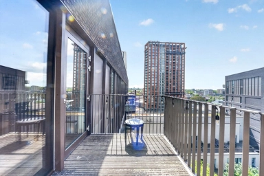Viaduct Gardens, Nine Elms - SW11 view 14