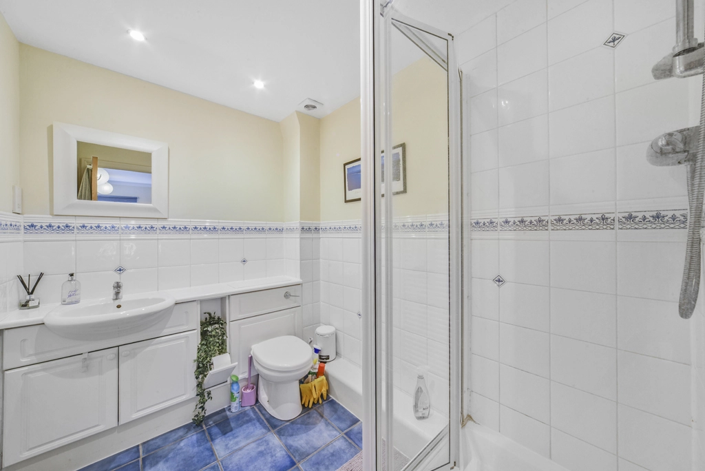 2 bedrooms apartments/flats for sale in Parsons Green Lane, Fulham - SW6 view 13