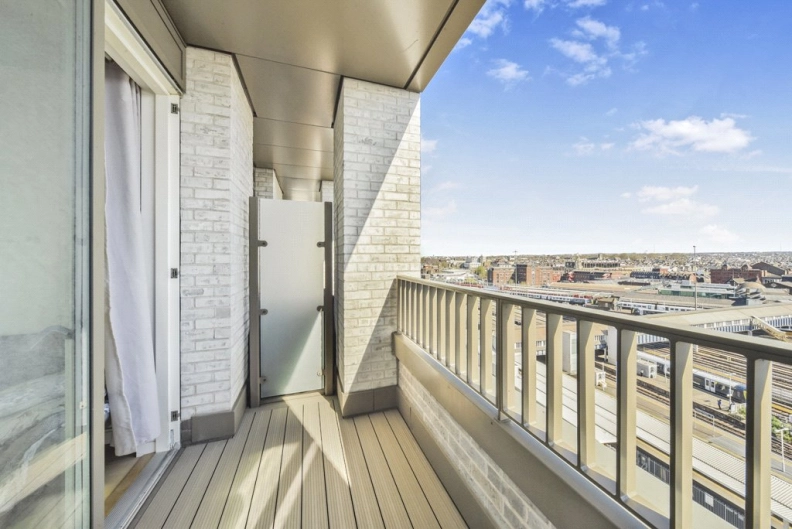 2 bedrooms apartments/flats to sale in Grant Road, Wandsworth-image 7