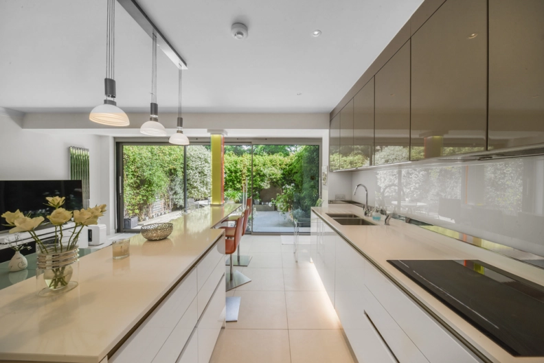 5 bedrooms houses to sale in Melbury Road, Kensington-image 3