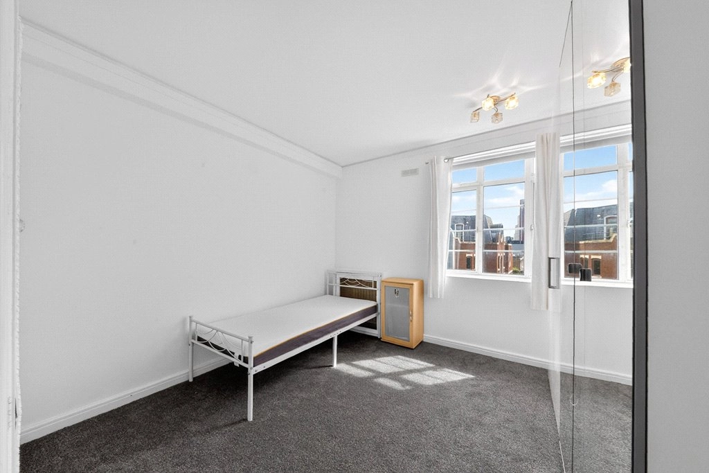 3 bedrooms apartments/flats for sale in Hammersmith Road, Hammersmith - W6 view 6