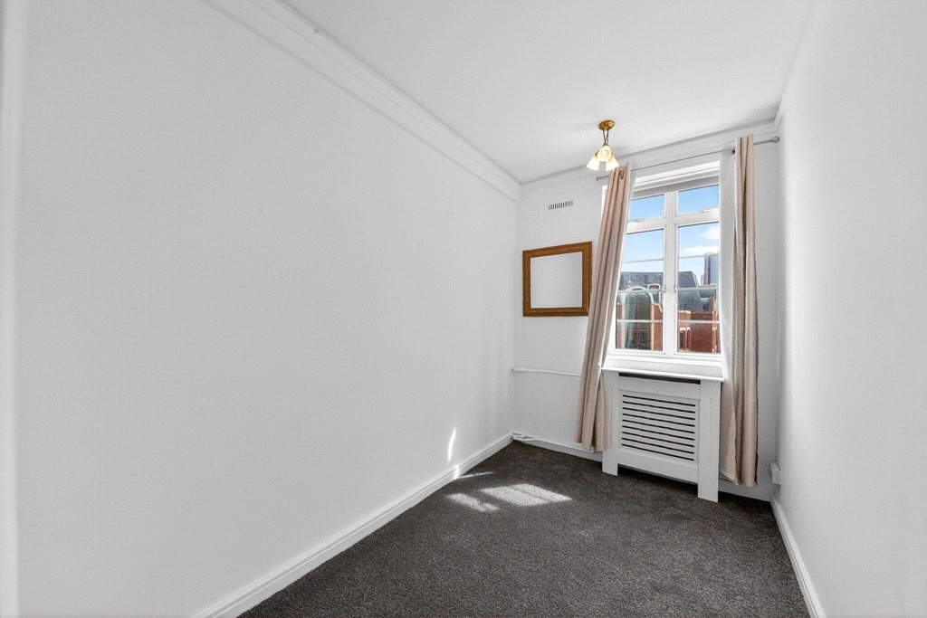 3 bedrooms apartments/flats for sale in Hammersmith Road, Hammersmith - W6 view 13
