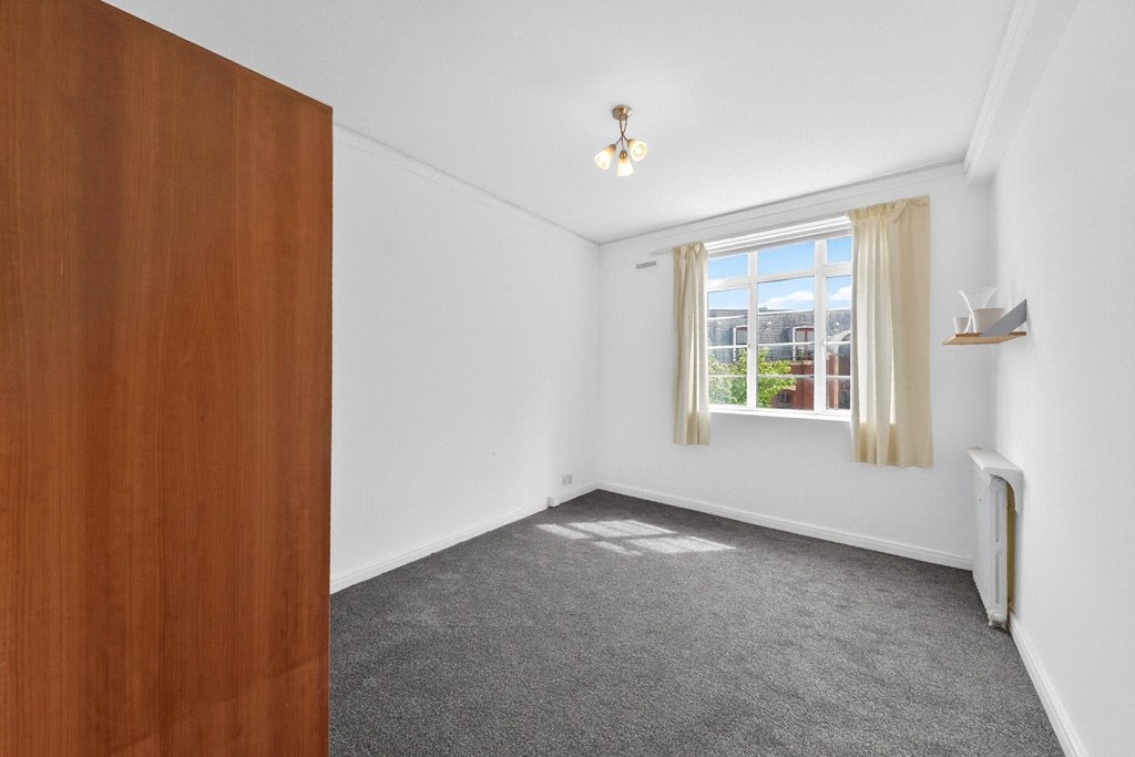 3 bedrooms apartments/flats for sale in Hammersmith Road, Hammersmith - W6 view 4