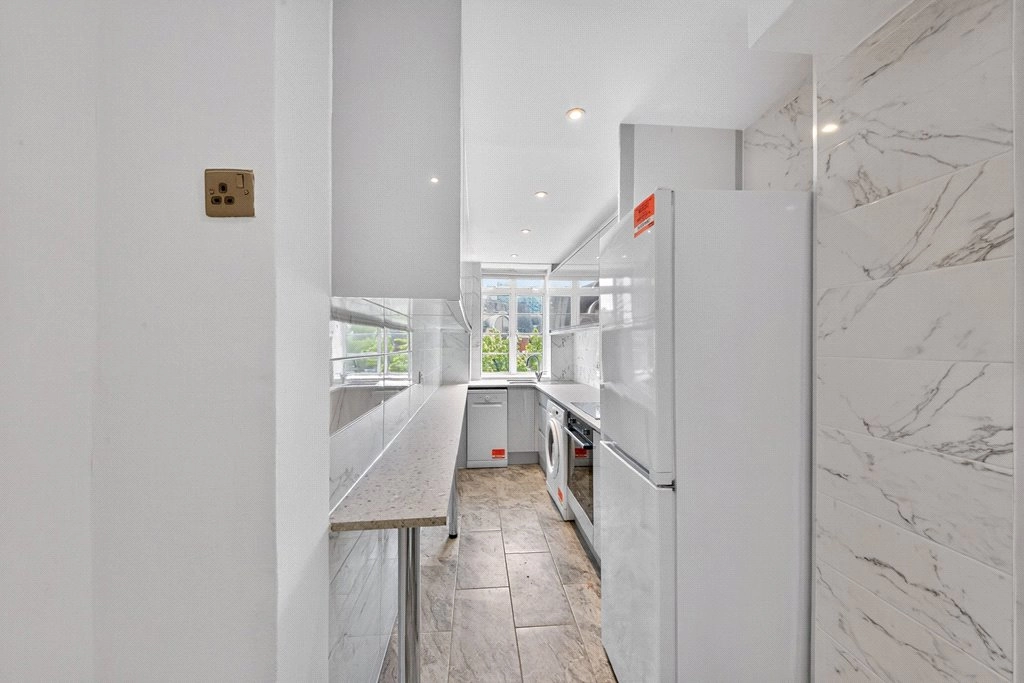 3 bedrooms apartments/flats for sale in Hammersmith Road, Hammersmith - W6 view 10