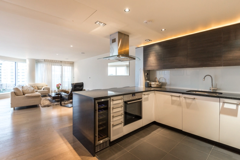 2 bedrooms apartments/flats for sale in Townmead Road, Fulham - SW6 view 3