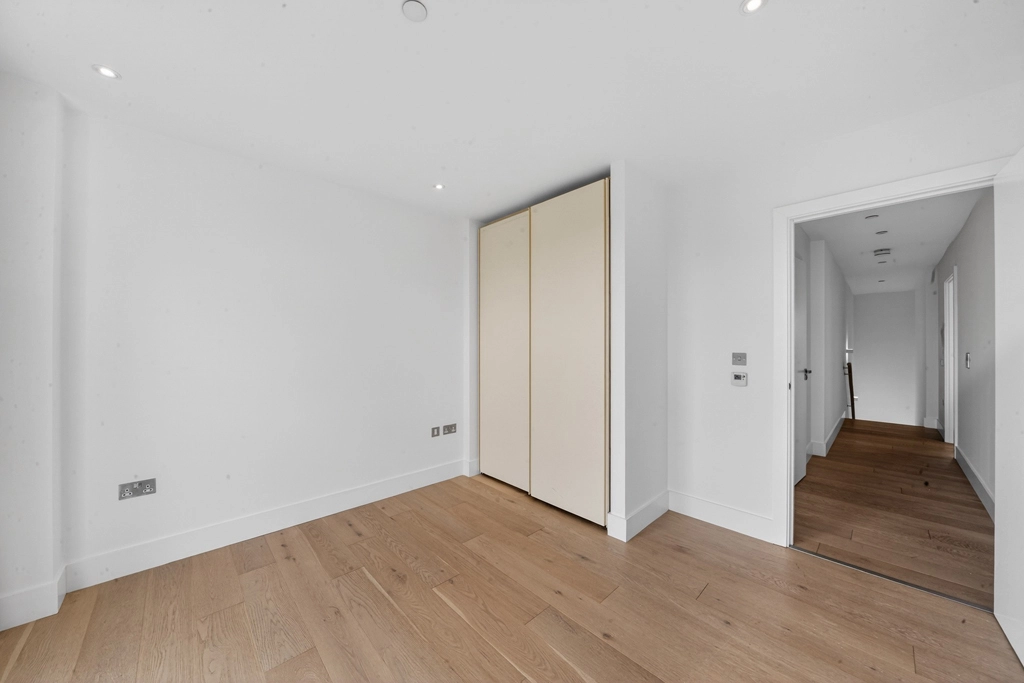 3 bedrooms apartments/flats for sale in Central Avenue, Fulham - SW6 view 16