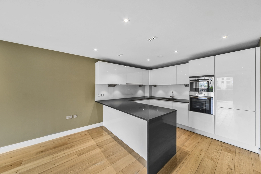 2 bedrooms apartments/flats for sale in Chancellors Road, Hammersmith - W6 view 4