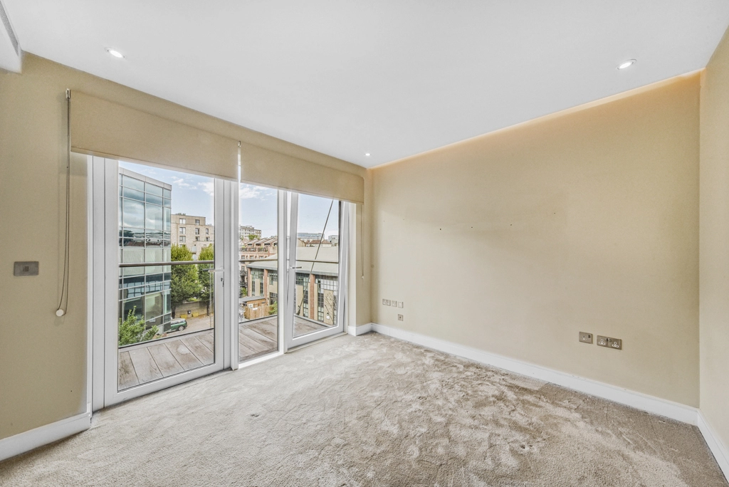 2 bedrooms apartments/flats for sale in Chancellors Road, Hammersmith - W6 view 5