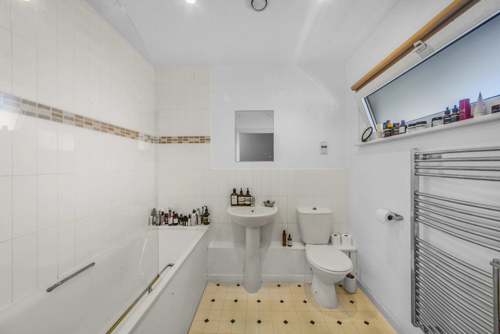 1 bedroom apartments/flats for sale in Cornell Square, Nine Elms - SW8 view 6