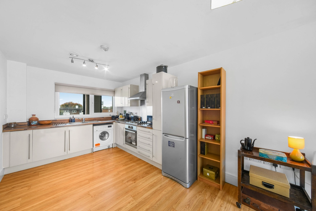 1 bedroom apartments/flats for sale in Cornell Square, Nine Elms - SW8 view 3